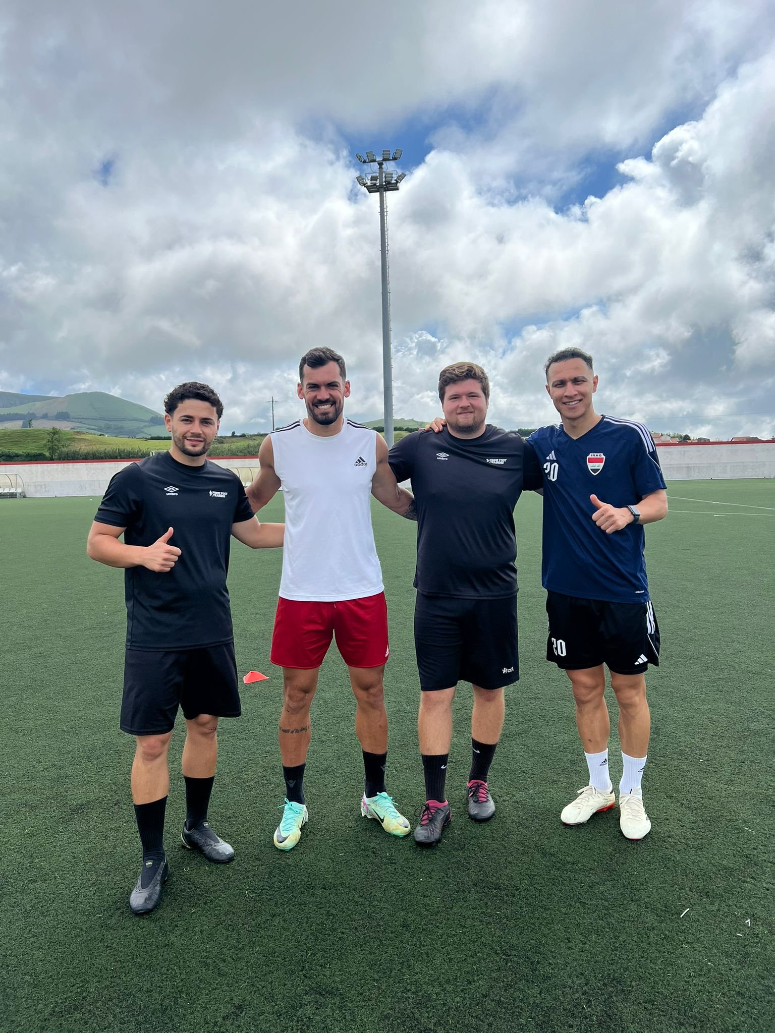 Atletas reunidos após sessão